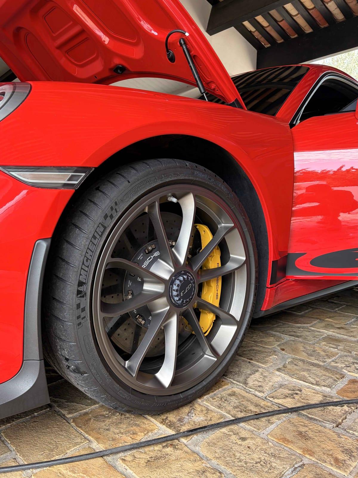 Porsche 911 gt3 rouge — nettoyage B Clean Master